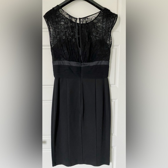 This is a stunning dress, worn only once and in pristine condition! - Picture 2 of 4